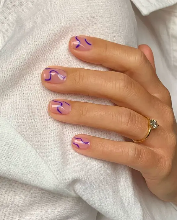 short round nails with thin blue swirls design

