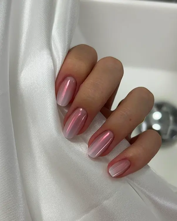 chorme ombre design on short nails